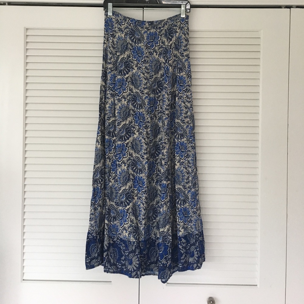 Patterned blue skirt